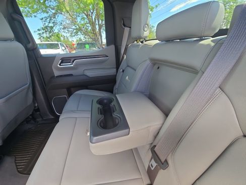Used 2023 GMC Sierra 1500 SLT AWD/4WD image 18