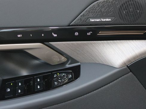 Used 2026 BMW 530i w/ Premium Package RWD image 15