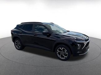Used 2025 Chevrolet Trax LT w/ LT Convenience Package FWD video 2