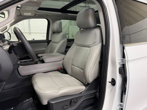 Certified 2025 Ford Expedition Max Active AWD/4WD image 9