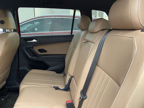 Used 2024 Volkswagen Tiguan SE image 10