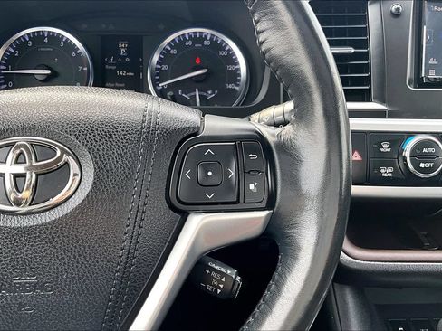Used 2015 Toyota Highlander Limited AWD/4WD image 19