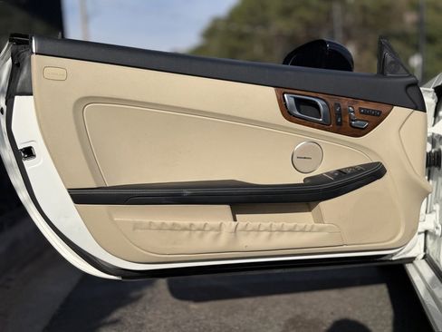 Used 2019 Mercedes-Benz SLC 300 image 26