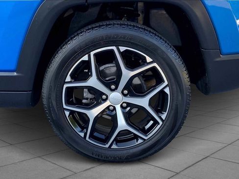 Used 2024 Jeep Compass Latitude image 19