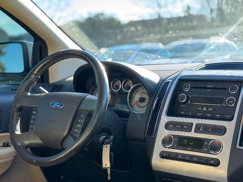 Used 2010 Ford Edge SEL image 3