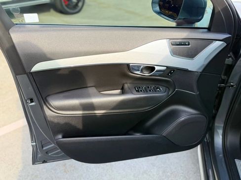 Used 2018 Volvo XC90 T6 Momentum w/ Convenience Package image 12