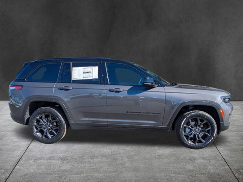 New 2025 Jeep Grand Cherokee Limited image 3