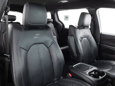 Used 2020 Chrysler Pacifica Touring-L Plus w/ S Appearance Package FWD image 26