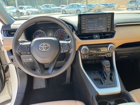 Used 2020 Toyota RAV4 XLE w/ Convenience Package image 16