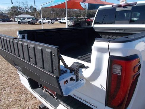 Used 2024 GMC Sierra 2500 Denali w/ Denali Reserve Package AWD/4WD image 9