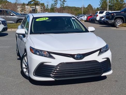 Used 2024 Toyota Camry LE image 2