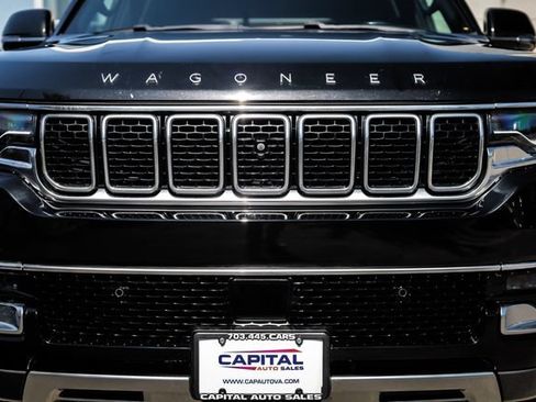 Used 2022 Jeep Wagoneer Series III w/ Premium Group I AWD/4WD image 13