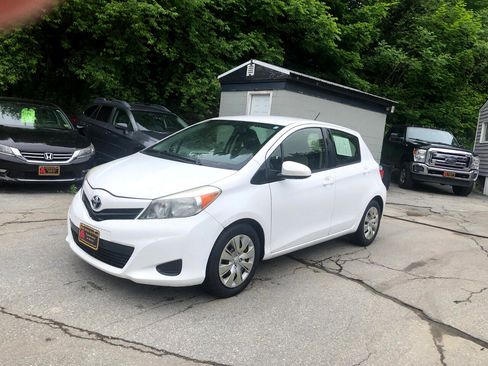 Used 2013 Toyota Yaris LE image 2