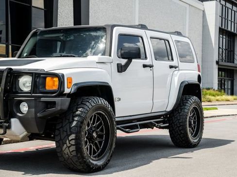 Used 2009 HUMMER H3 Alpha image 44