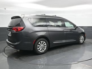 Used 2018 Chrysler Pacifica Touring-L FWD video 2