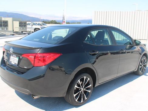 Used 2018 Toyota Corolla SE FWD image 3
