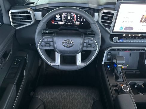 Used 2025 Toyota Tundra Limited AWD/4WD image 15