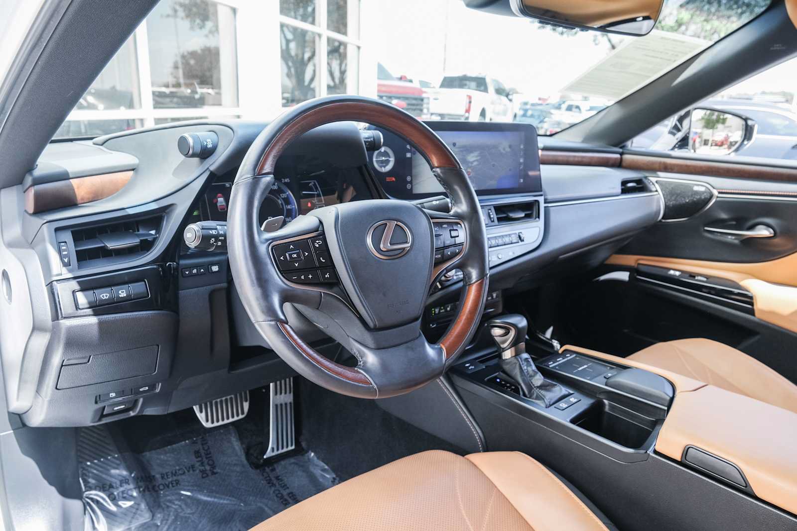 Used 2022 Lexus ES 300h Ultra Luxury w/ Accessory Package 2 FWD image 22