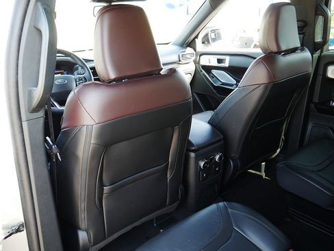 Used 2024 Ford Explorer Platinum w/ Technology Package AWD/4WD image 16
