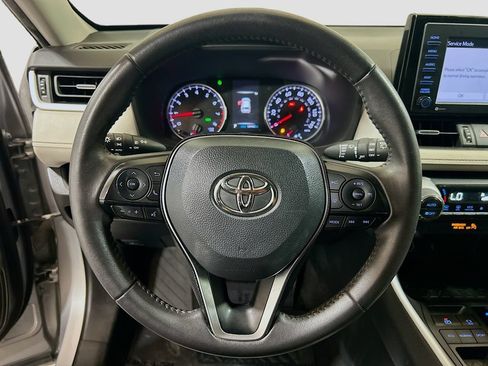 Used 2022 Toyota RAV4 XLE Premium FWD image 9