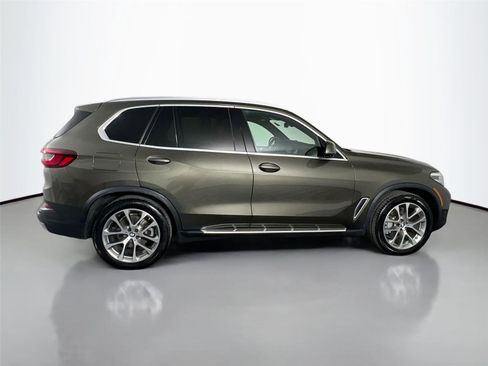 Used 2021 BMW X5 xDrive40i w/ Premium Package image 7