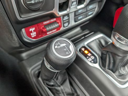 Used 2026 Jeep Wrangler Unlimited Rubicon AWD/4WD image 18