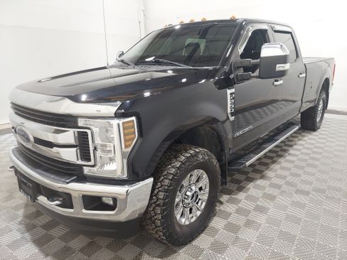 Used 2019 Ford F250 XLT w/ XLT Premium Package AWD/4WD image 1