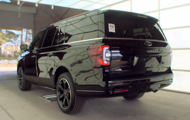 Used 2023 Ford Expedition Max Limited AWD/4WD image 4