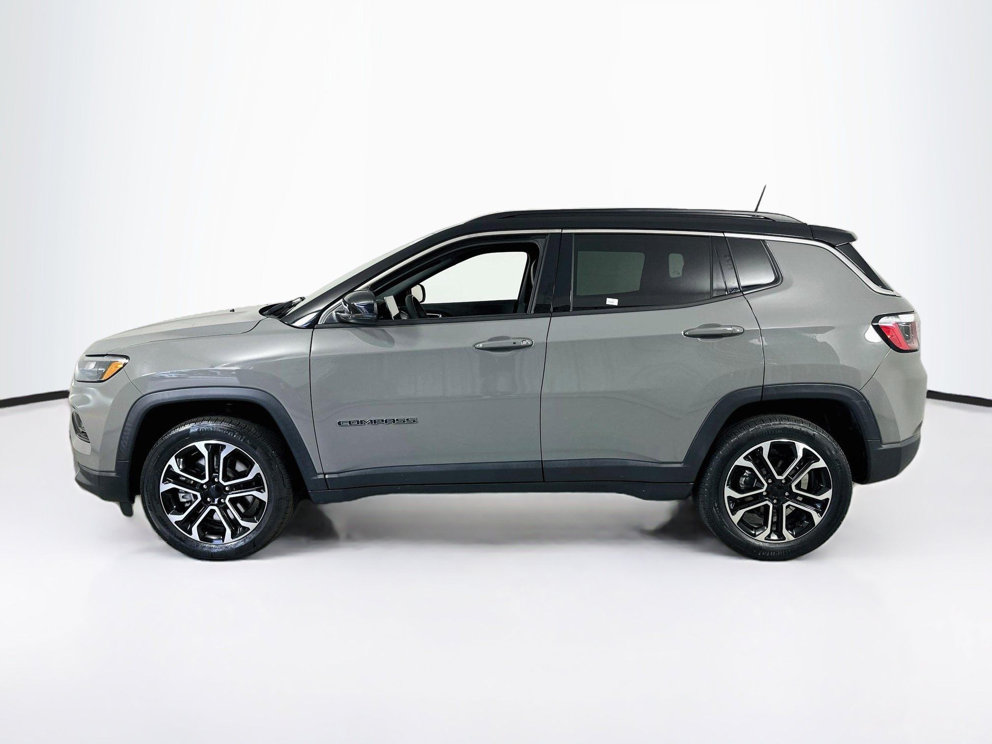 Used 2023 Jeep Compass Limited AWD/4WD image 8