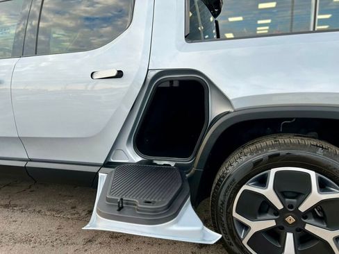 Used 2024 Rivian R1T Adventure image 9