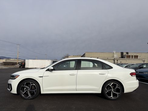 Certified 2021 Volkswagen Passat 2.0T R-Line image 9