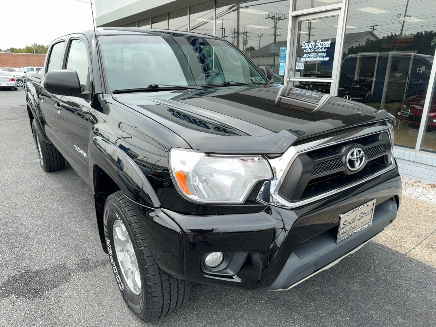 Used 2013 Toyota Tacoma 4x4 Double Cab w/ TRD Off-Road Pkg image 2