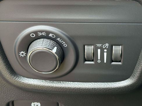 Used 2024 Jeep Grand Cherokee Altitude AWD/4WD image 19