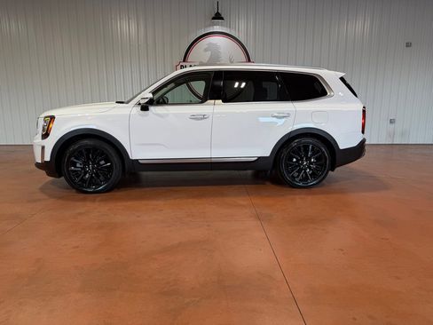 Used 2022 Kia Telluride SX w/ SX Prestige Package AWD/4WD image 3