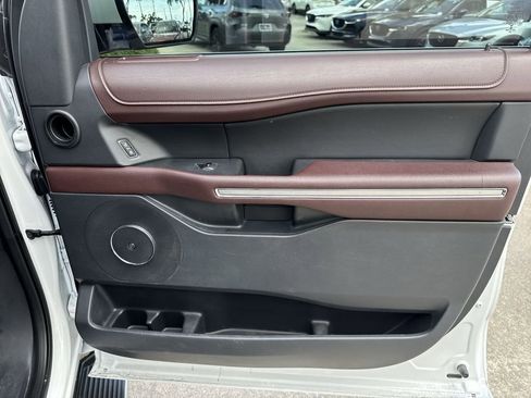 Used 2022 Ford Expedition Limited image 43