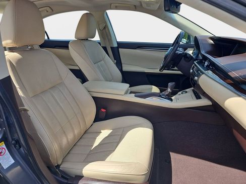 Used 2016 Lexus ES 350 w/ Luxury Package w/Wood Trim FWD image 12