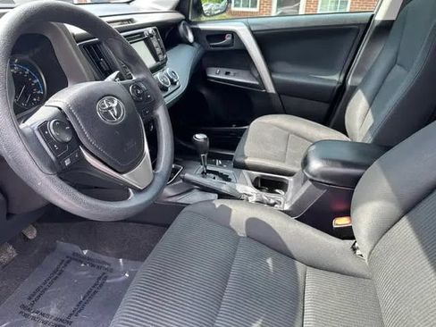 Used 2018 Toyota RAV4 LE FWD image 7