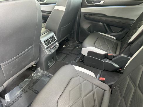Used 2025 Volkswagen Atlas Peak Edition SE image 11