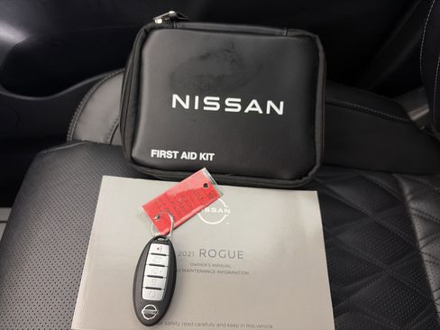 Used 2021 Nissan Rogue Platinum image 32