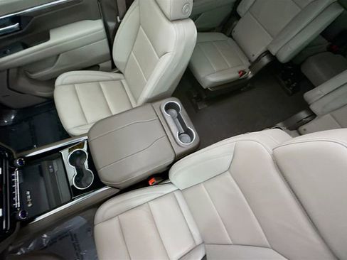 Used 2025 Chevrolet Suburban Z71 w/ Comfort Package image 24