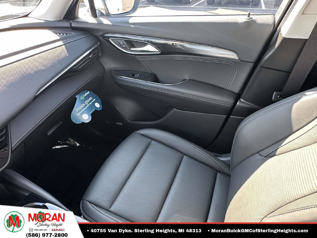Certified 2025 Buick Envision Preferred AWD/4WD image 32