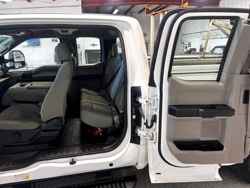 Used 2017 Ford F250 XL w/ Power Equipment Group image 18