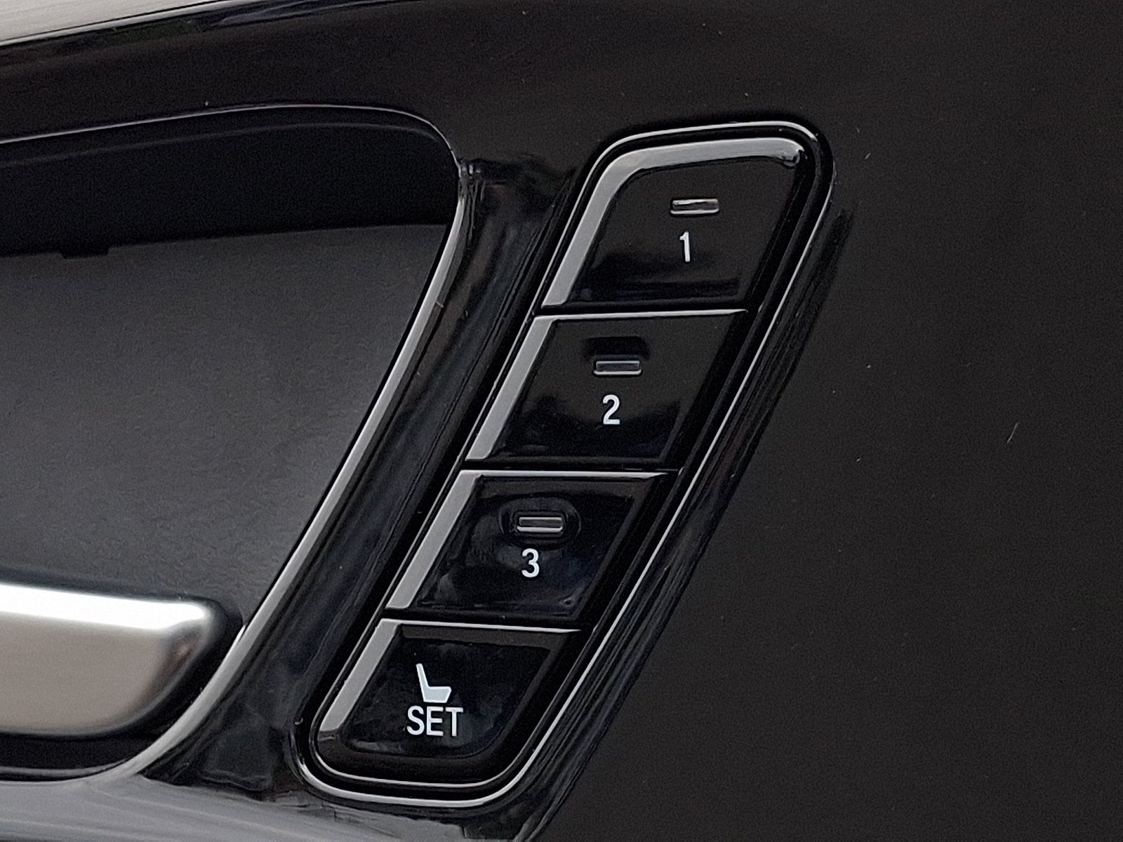 Certified 2024 Acura MDX SH-AWD image 25