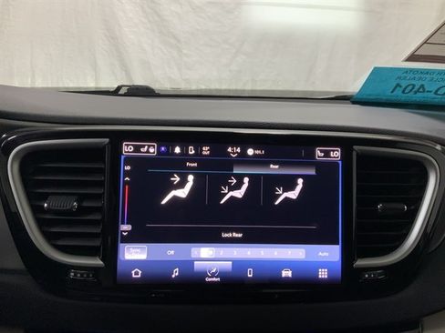 Used 2023 Chrysler Pacifica Touring-L FWD image 27