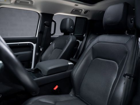 Used 2023 Land Rover Defender 130 SE image 62