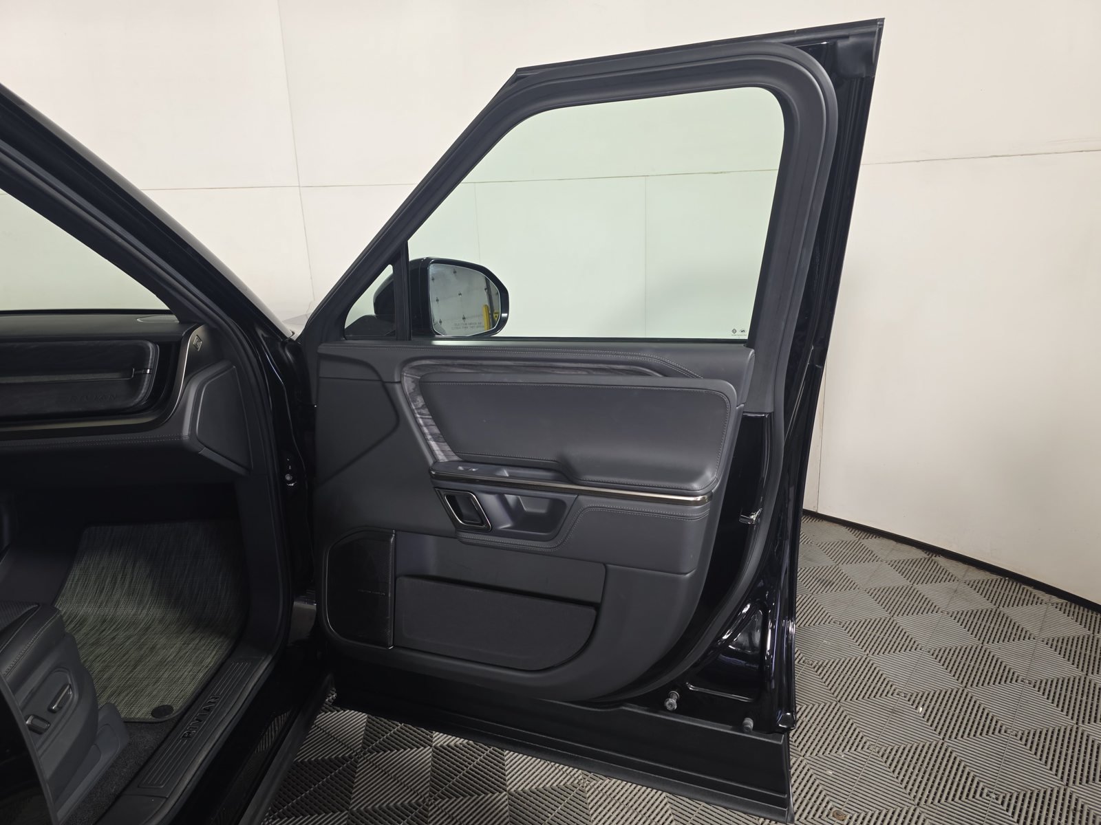 Used 2022 Rivian R1S Launch Edition Quad AWD/4WD image 18
