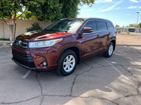Used 2017 Toyota Highlander XLE image 4