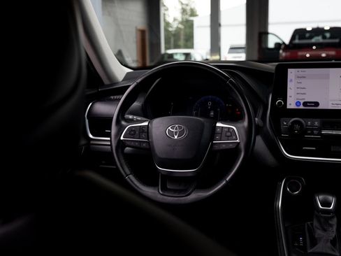 Certified 2024 Toyota Grand Highlander AWD image 13