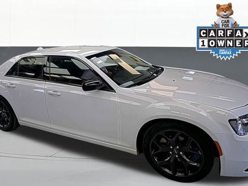 Used 2022 Chrysler 300 Touring w/ Sport Appearance Package RWD image 1