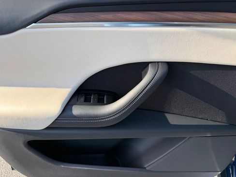 Used 2023 Tesla Model X image 23